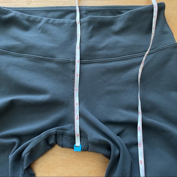 Alo Yoga Leggings Gray Cutout, Small - Picture 7 of 7